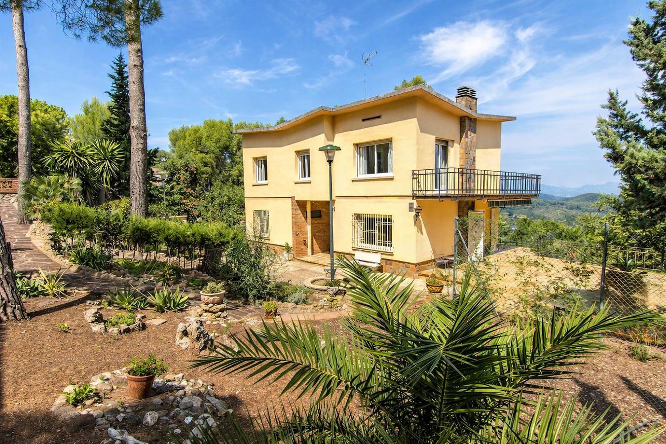 Elegant Mountain Villa just 30km to Barcelona in Corbera de Llobregat, Barcelona Binnenland