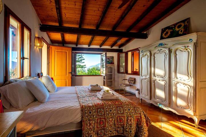 Gîte pour 3 personnes, avec piscine ainsi que vue et terrasse, animaux acceptés à Camporosso - 3