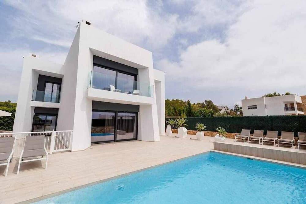 Can Emyla new modern villa with gym 5´from Pacha in Cap Martinet, Santa Eulària des Riu