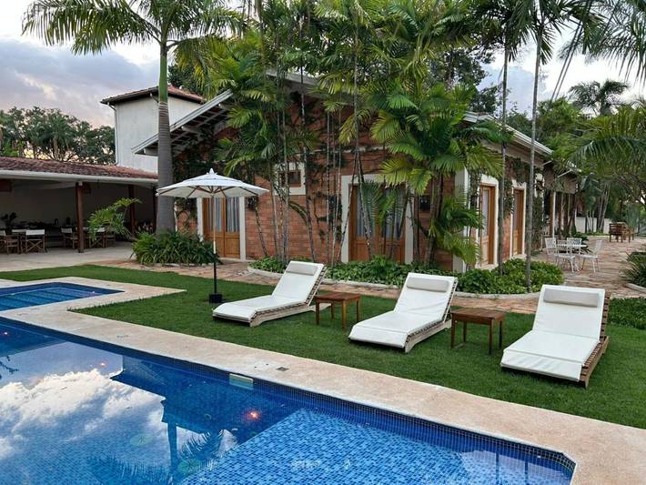 Pousadas para 4 pessoas, com piscina e terraço e ainda vista and jardim em Rifaina