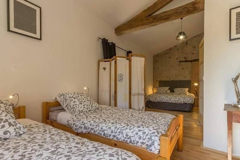Gîte typique au cœur de Monnières, proche Sèvre, jardin privatif, Wifi, idéal pour pêche et rando in Monnières, Région de Nantes
