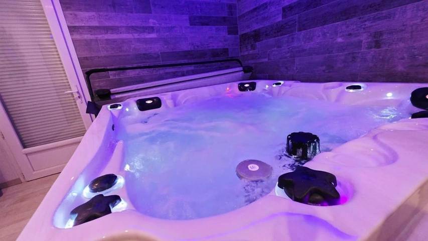 Appartement de vacances pour 2 personnes, avec Jacuzzi ainsi que Terrasse et Sauna à Saint-Quentin