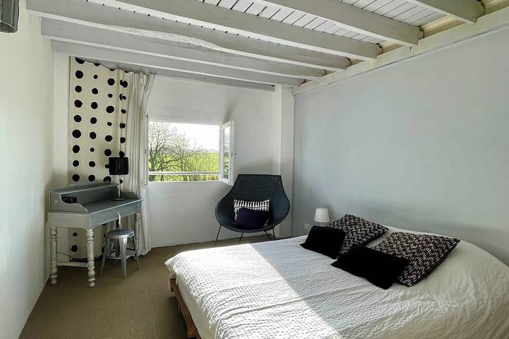 La Grange: Between sea and mountains, spacious gîte with private pool. in Labastide-Villefranche, Béarn