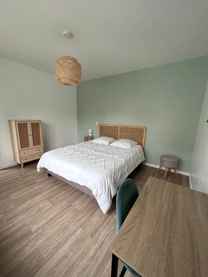 Gîte pour 2 personnes, avec Terrasse et Jardin dans Villechétive