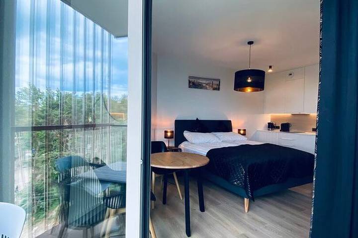 Ferienwohnung für 3 Personen, mit Balkon und Kinderpool sowie Sauna, kinderfreundlich in Pobierowo