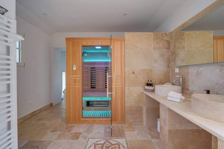 Château pour 8 personnes, avec sauna et jacuzzi ainsi que piscine et jardin en Gironde - 3