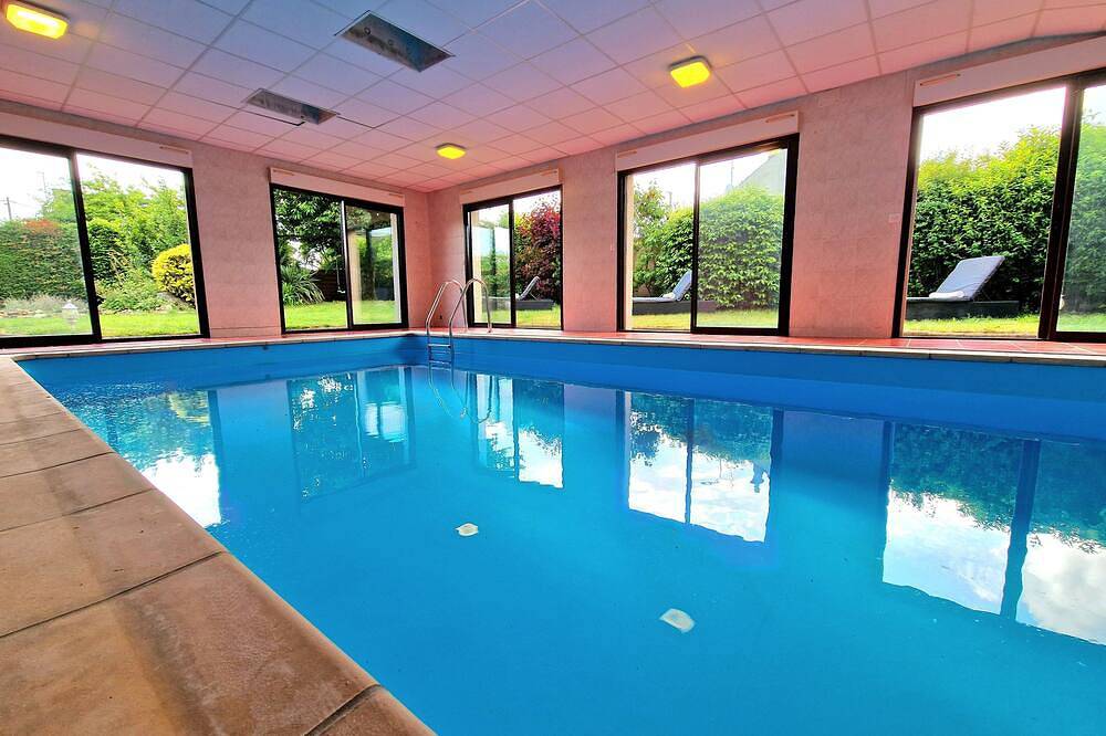 Magnifique Grand Gite Champagne Piscine intérieure Sauna proche Paris Reims in Étoges, Marne