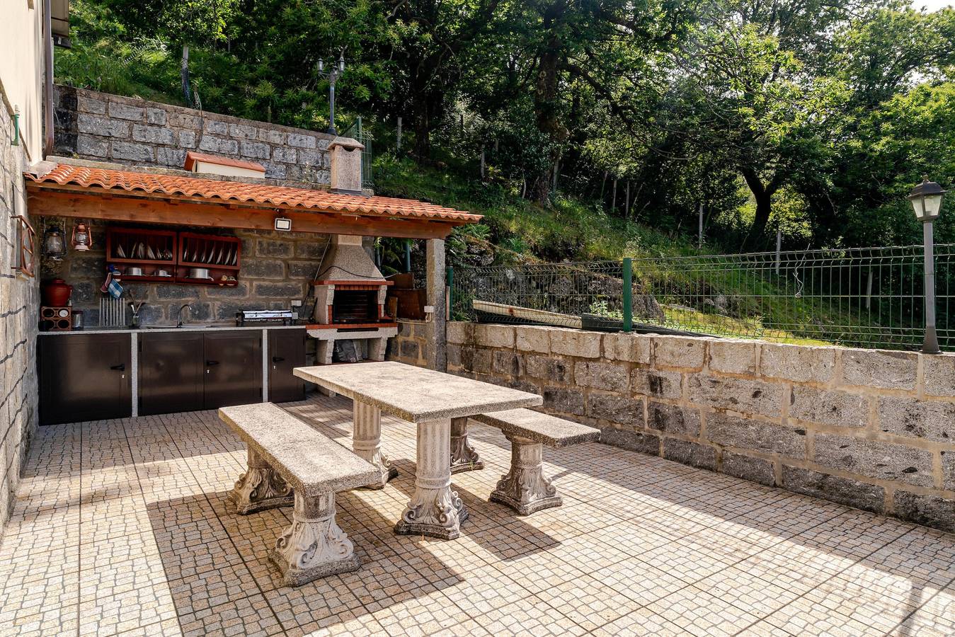 Apartamento entero, Apartamento 'Superior' con vistas a la montaña, jardín compartido y Wi-Fi in Azias, Distrito de Viana do Castelo