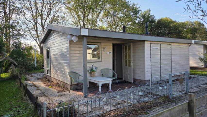Location de vacances pour 3 personnes, avec jardin dans Warmenhuizen