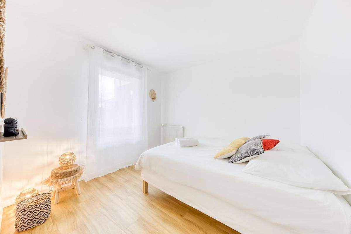 Appartement entier, Two-Bedroom Apartment in Saint-Ouen-l'Aumône, Val-d'Oise