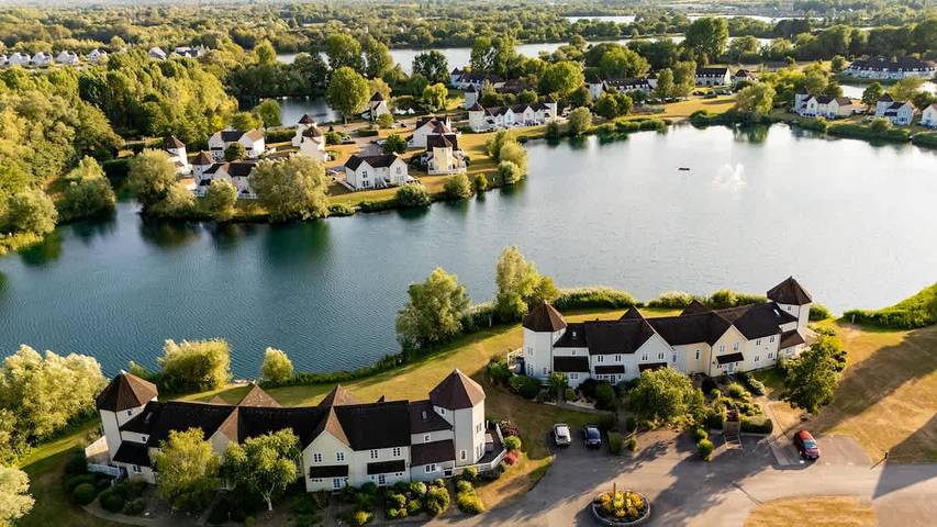 Ferienhaus für 7 Personen, mit Garten und Seeblick, mit Haustier in The Cotswolds