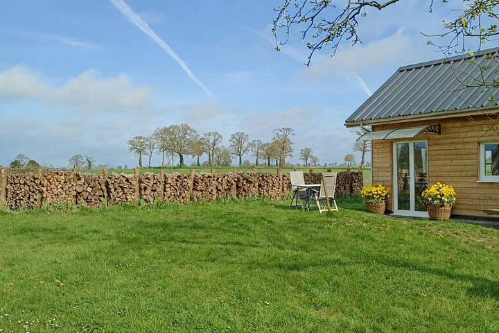Gîte pour 3 personnes, avec Jardin à Landivy
