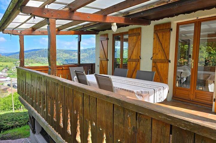 Location de vacances pour 5 personnes, avec sauna ainsi que jardin et piscine dans Saut Du Bouchot