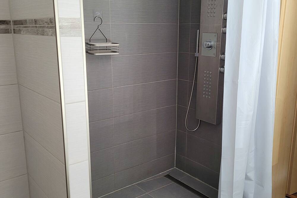 Ganze Wohnung, Gemütliche neu errichtete Ferienwohnung in ruhiger waldreichen Umgebung in Dippoldiswalde, Osterzgebirge