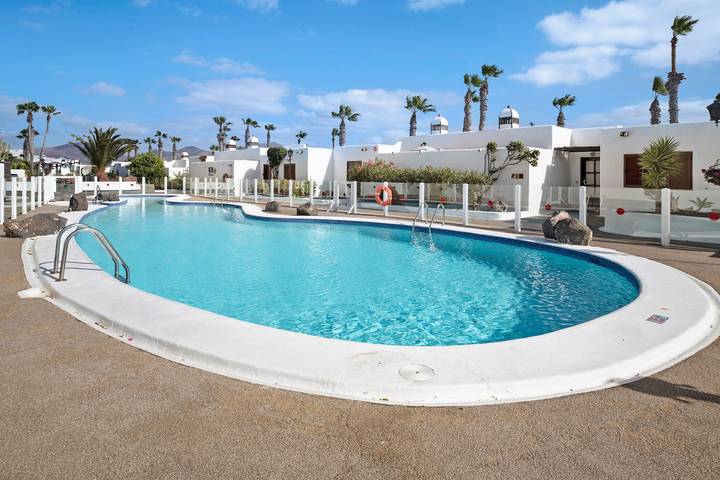 Ganze Wohnung, Ferienwohnung Puerto Chico P mit Meerblick, Pool, Terrasse & WLAN in Playa Blanca, Yaiza