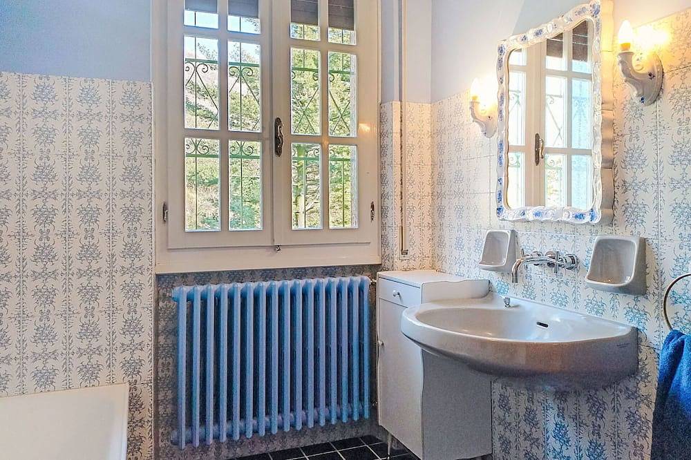 Ganze Wohnung, Gemütliche Wohnung für 6 Gäste mit  W-Lan, Tv und Terrasse in Mergozzo, Comune di Mergozzo