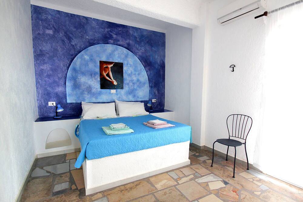 Ganze Wohnung, La Luna Blu \"Owl\" Apartment, Meerblick, 500 Meter vom Strand entfernt in Ferma, Lasithi