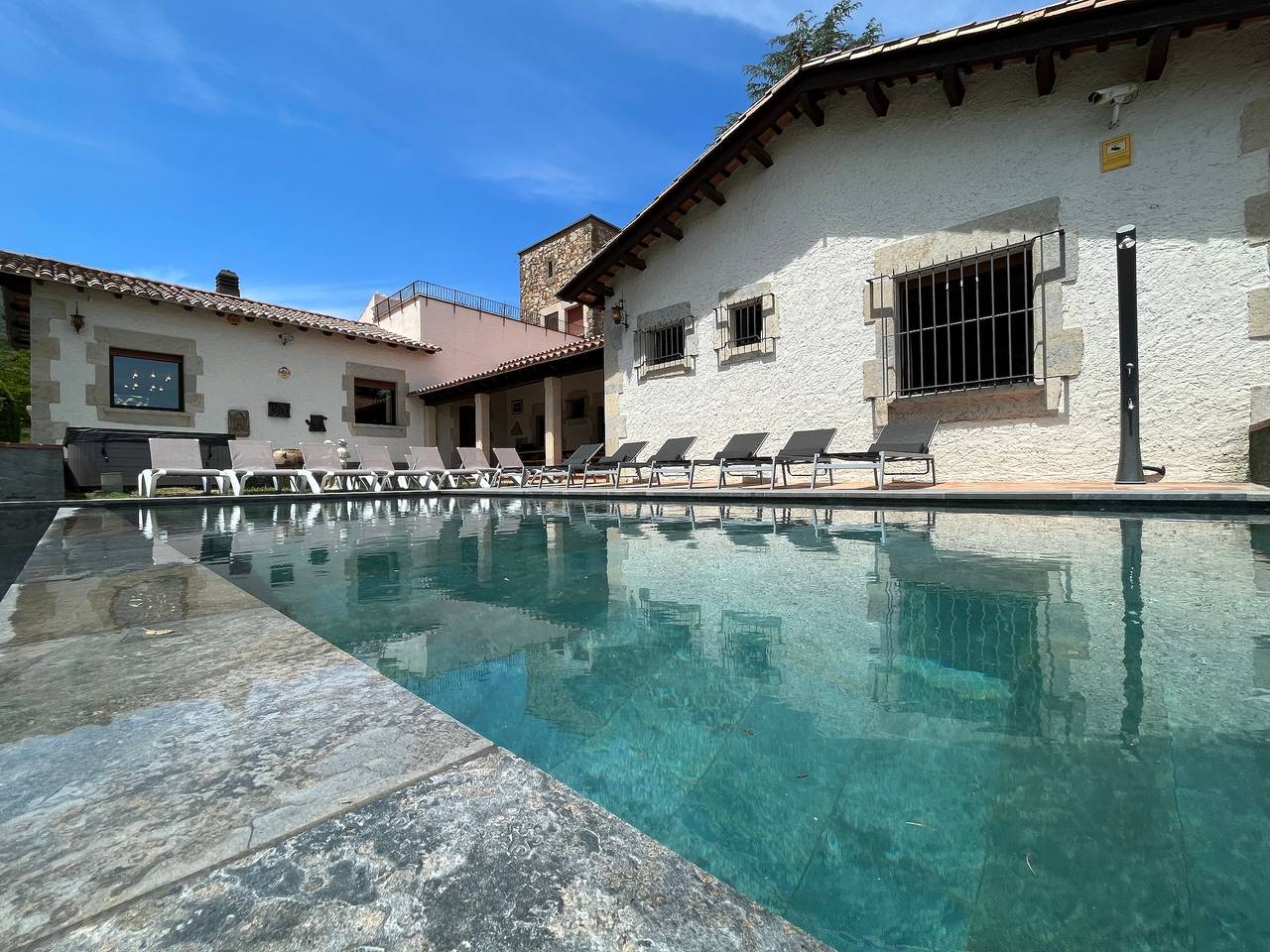 Casa de vacaciones 'Vilallonga' con vistas a la montaña, piscina privada y Wi-Fi in San Feliu de Pallarols, Garrotxa