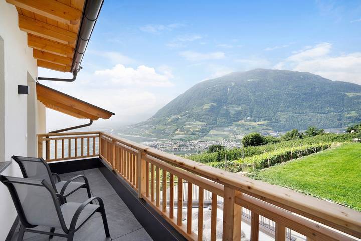 Ferienwohnung für 4 Personen, mit Balkon und Garten im Dorf Tirol