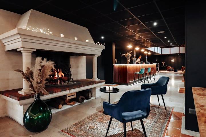 Hôtel pour 4 personnes, avec Terrasse et Jardin ainsi que Piscine et Sauna à Saint-Martin-aux-Chartrains