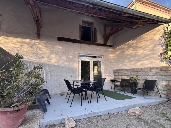 Gîte pour 8 personnes, avec jardin, adapté aux familles à Briord