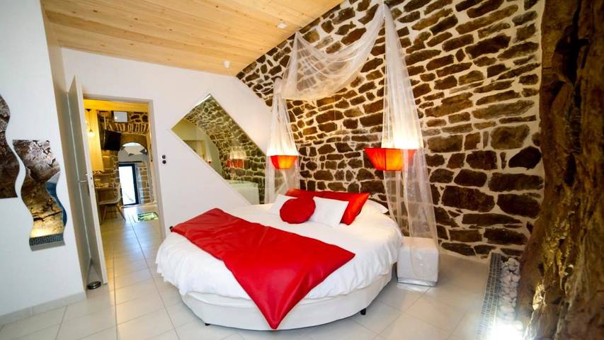 Chambre d’hôte pour 2 personnes, avec jacuzzi et terrasse dans Sévérac-d'Aveyron - 2