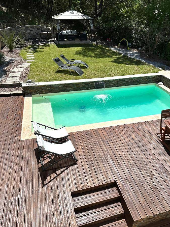 Location de vacances pour 8 personnes, avec vue ainsi que piscine et jardin à Prades-le-Lez - 4