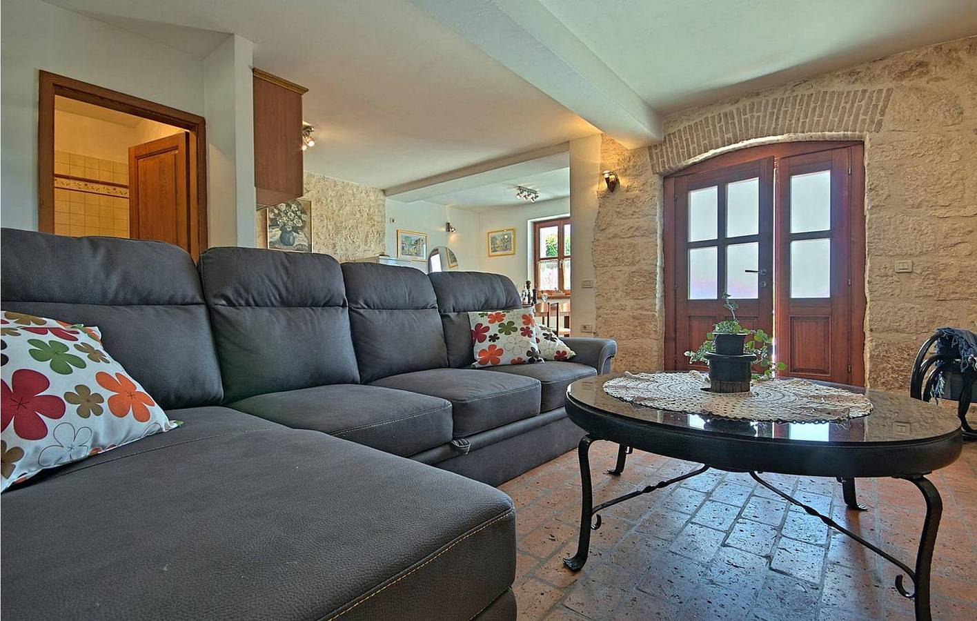 Geräumige 2-Zimmer-Wohnung mit Pool, WLAN und Parkplatz in der Nähe des Stadtzentrums von Mugeba in Fuskulin, Porec und Umgebung