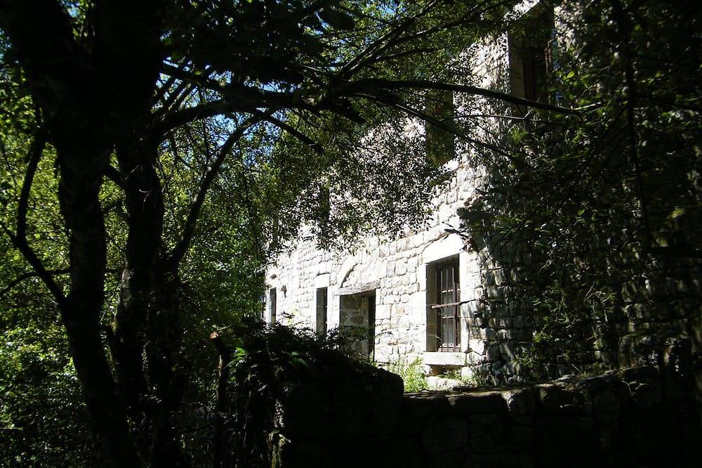 Location De Vacances pour 8 Personnes dans Saint-Avit-de-Tardes, Région d'Aubussargues