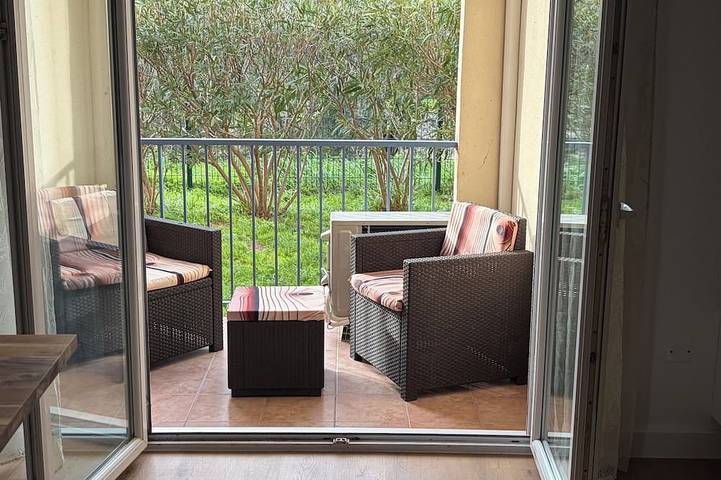 Gîte pour 2 personnes, avec piscine dans Arenes de Frejus