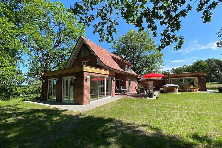 Ferienhaus für 11 Personen, mit Terrasse und Garten sowie Sauna in Emsbüren