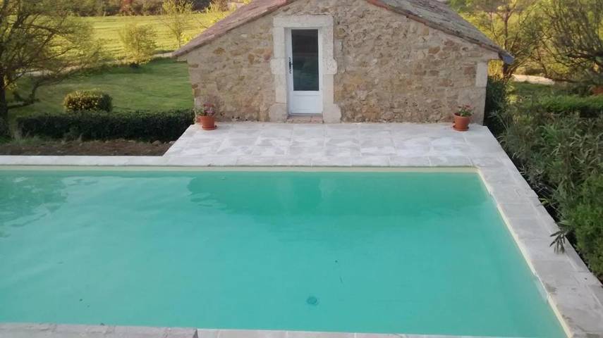 Location de vacances pour 4 personnes, avec vue ainsi que jardin et piscine, animaux acceptés à Vagnas - 2