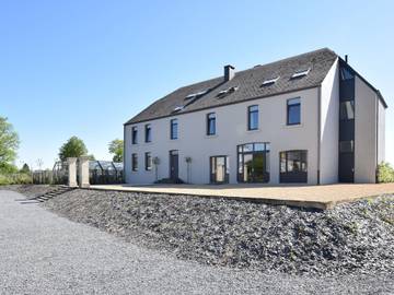 Gîte pour 29 personnes, avec sauna ainsi que jardin et piscine dans Sainte-Cécile (Florenville)