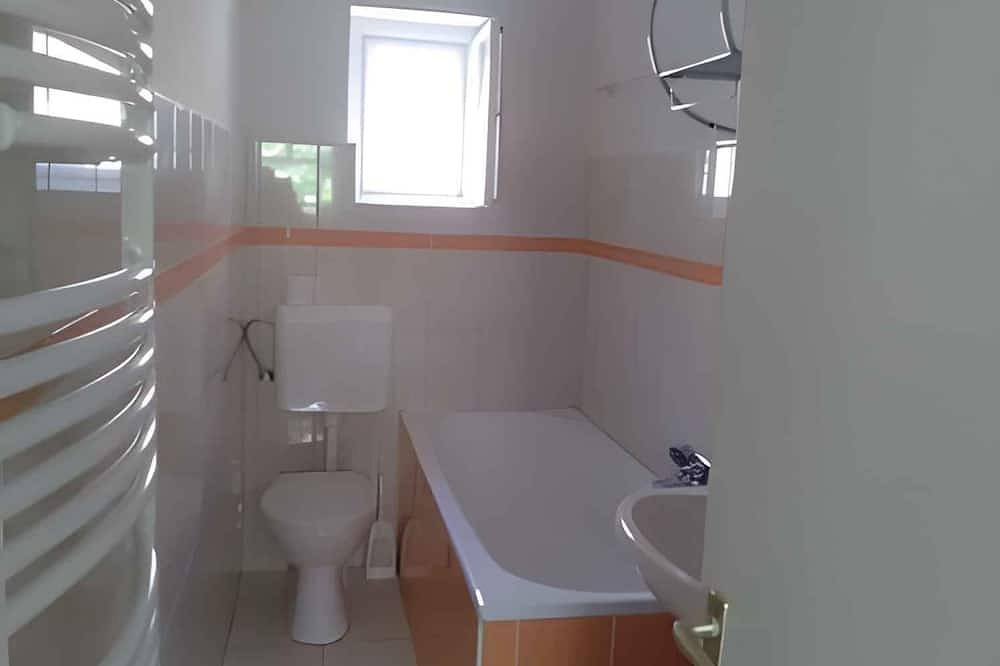 Casa vacacional con jardín a sólo 50 metros del centro in Tihany, Balatonfüredi járás