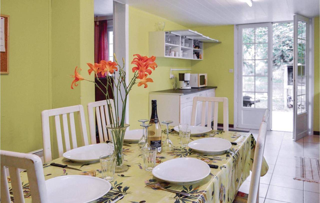 Two-Bedroom Holiday Home in Athis, Marne