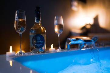 Gîte pour 2 personnes, avec terrasse et jacuzzi à Hennebont