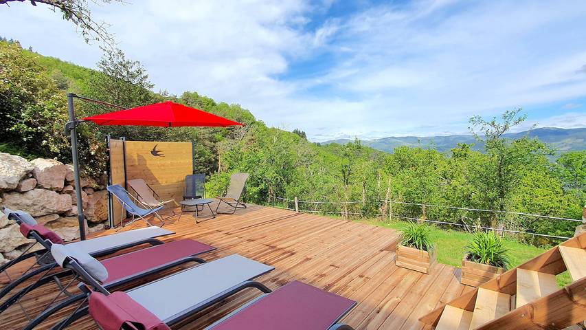 Gîte pour 9 personnes, avec terrasse et jardin