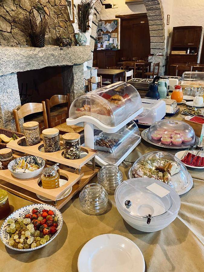 Gîte pour 2 personnes, avec vue et piscine ainsi que bassin pour enfant et jardin à Arzachena - 4