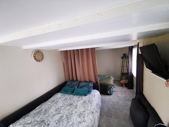 Gîte pour 4 personnes, avec vue ainsi que jardin et terrasse à Oyré - 4