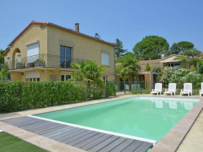 Villa for 6 people, with pool and garden as well as balcony, child-friendly in Carcassonne