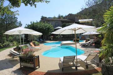 Chambre d’hôte pour 4 personnes, avec jardin ainsi que piscine et vue à Saint-Martin-sur-Lavezon