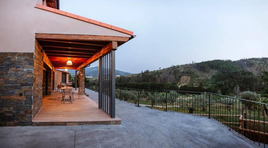 Apartamento para 4 personas, con Terraza además de Jardín y Vistas en Pinofranqueado
