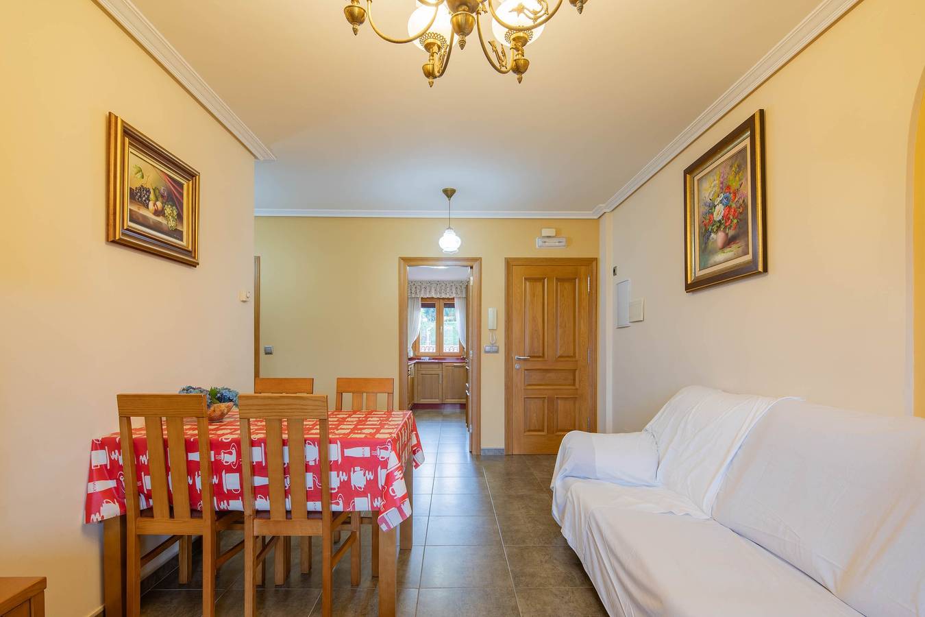 Ganze Wohnung, 'Apartamento 12' mit Gemeinschaftspool, privater Terrasse und Wlan in Cangas, Rías Baixas