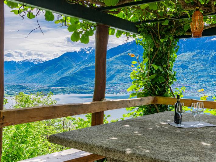 Ferienhaus für 12 Personen, mit Terrasse und Seeblick am Comer See - 4