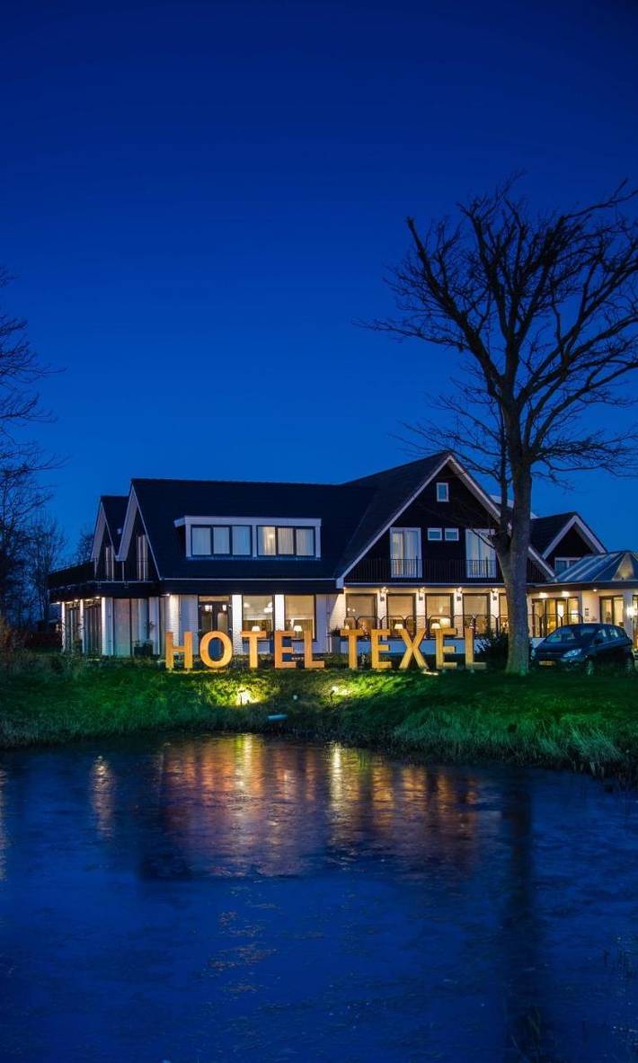 Hotel voor 3 personen, with sauna and whirlpool as well as terras and tuin op Texel
