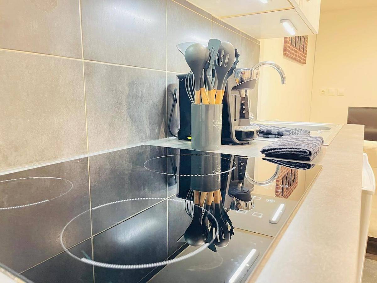 Appartement entier, One-Bedroom Apartment in Val-d'Oise
