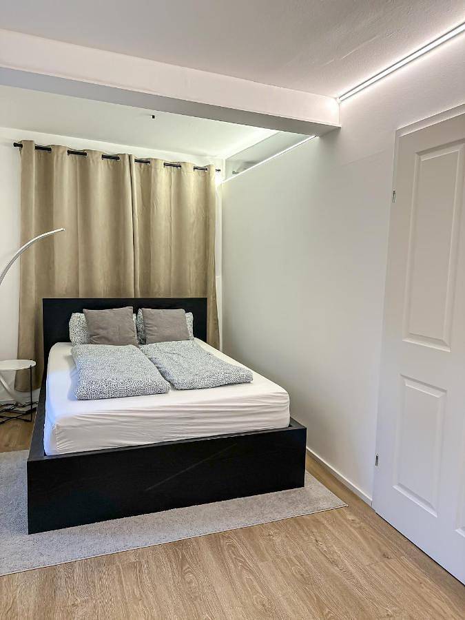 Ganze Wohnung, Design Stadthaus Apartment mit privatem Zugang in Göllstock, Hallein