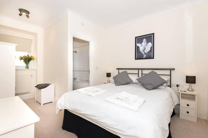Hermoso apartamento con excelentes vistas, wifi y estacionamiento en el lugar in Looe, Cornualles