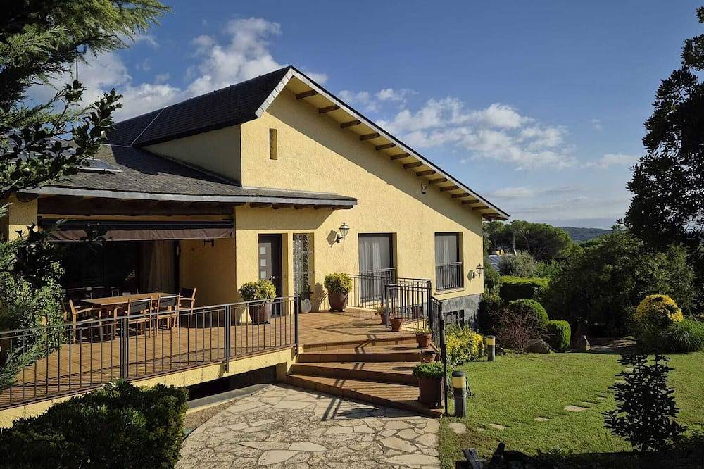 Cozy large house with garden and swimming pool in the Montseny in Santa Maria de Palautordera, Barcelona Province