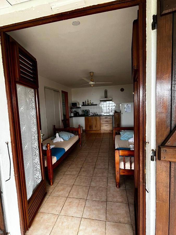 Gîte pour 2 personnes, avec terrasse ainsi que jardin et vue, animaux acceptés dans Plage Leroux - 3